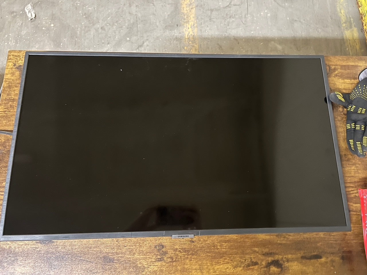 SAMSUNG 32" Class Q60C QLED 4K Smart TV 2023